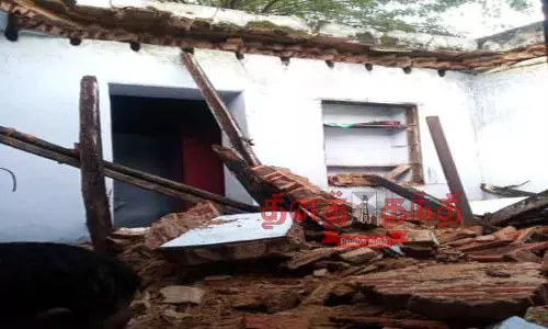 நெல்லையில் பரவலாக மழை; 4 வீடுகள் சேதம்