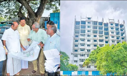 அரசு பணியாளர்கள் குடியிருப்பு கட்டிடத்தில் அமைச்சர் எ.வ.வேலு ஆய்வு அரசு பணியாளர்கள் குடியிருப்பு கட்டிடத்தில் அமைச்சர் எ.வ.வேலு ஆய்வு