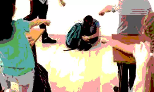 வேலூர் சி.எம்.சி. மருத்துவக் கல்லூரியில் மாணவர்களை அரை நிர்வாணமாக்கி ராக்கிங் சீனியர் மாணவர்கள் 7 பேர் இடைநீக்கம் வேலூர் சி.எம்.சி. மருத்துவக் கல்லூரியில் மாணவர்களை அரை நிர்வாணமாக்கி ராக்கிங் சீனியர் மாணவர்கள் 7 பேர் இடைநீக்கம்