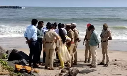 புதுச்சேரி: கடற்கரையில் கரை ஒதுங்கிய பச்சிளம் குழந்தையின் சடலம் - போலீசார் விசாரணை