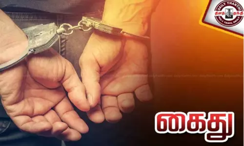 வேனை வழிமறித்து திருட்டில் ஈடுபட்ட 3 சிறுவர்கள் உள்பட 4 பேர் கைது