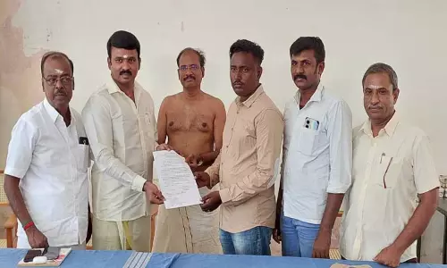 திருச்செந்தூர் சுப்பிரமணிய சுவாமி கோவிலில் `செல்போன் தடை உத்தரவு 3 நாட்களில் அமல்படுத்தப்படும் திருச்செந்தூர் சுப்பிரமணிய சுவாமி கோவிலில் `செல்போன் தடை உத்தரவு 3 நாட்களில் அமல்படுத்தப்படும்