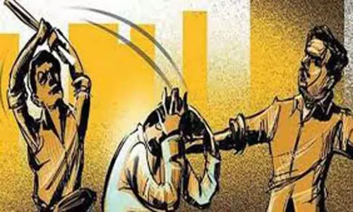 வேட்டவலம் அருகே ஒப்பந்ததாரர் மீது தாக்குதல் வேட்டவலம் அருகே ஒப்பந்ததாரர் மீது தாக்குதல்