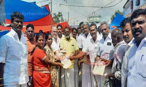 இந்தி திணிப்பு எதிர்ப்பு துண்டு பிரசுரம் வினியோகம் இந்தி திணிப்பு எதிர்ப்பு துண்டு பிரசுரம் வினியோகம்