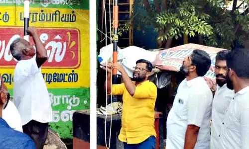 எஸ்.டி.பி.ஐ. சார்பில் கொடியேற்றும் நிகழ்ச்சி எஸ்.டி.பி.ஐ. சார்பில் கொடியேற்றும் நிகழ்ச்சி