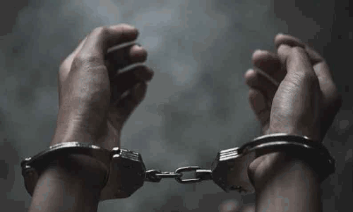 கதிர் அறுவடை எந்திரத்தின் உதிரிபாகத்தை திருடிய 3 பேர் கைது கதிர் அறுவடை எந்திரத்தின் உதிரிபாகத்தை திருடிய 3 பேர் கைது