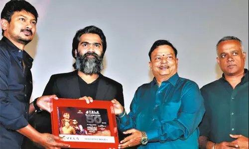 படம் வெற்றி விழாவில் சிம்புவுக்கு நினைவு பரிசு - உதயநிதி, ஐசரி கணேஷ் வழங்கினார்கள்