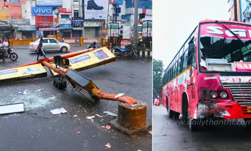 பஸ் மோதி சிக்னல் கம்பம் சாய்ந்தது பஸ் மோதி சிக்னல் கம்பம் சாய்ந்தது