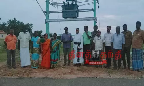 பழங்குளத்தில் 2 மின் மாற்றிகள் திறப்பு பழங்குளத்தில் 2 மின் மாற்றிகள் திறப்பு