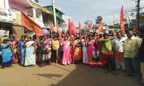 நாம் தமிழர் கட்சியினர் ஆர்ப்பாட்டம் நாம் தமிழர் கட்சியினர் ஆர்ப்பாட்டம்