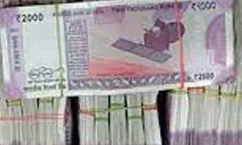 டாஸ்மாக் ஊழியர் ஸ்கூட்டரில் வைத்திருந்த ரூ.2 லட்சம் திருட்டு டாஸ்மாக் ஊழியர் ஸ்கூட்டரில் வைத்திருந்த ரூ.2 லட்சம் திருட்டு