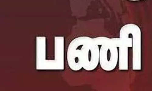 சாலையில் தேங்கிய மழைநீர் அகற்றும் பணி சாலையில் தேங்கிய மழைநீர் அகற்றும் பணி
