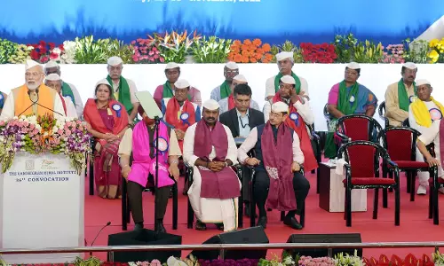 நாட்டின் ஒற்றுமையை நிலைநாட்ட இளைஞர்கள் முக்கிய பங்காற்ற வேண்டும்; காந்தி கிராம பல்கலைக்கழக பட்டமளிப்பு விழாவில் பிரதமர் மோடி பேச்சு நாட்டின் ஒற்றுமையை நிலைநாட்ட இளைஞர்கள் முக்கிய பங்காற்ற வேண்டும்; காந்தி கிராம பல்கலைக்கழக பட்டமளிப்பு விழாவில் பிரதமர் மோடி பேச்சு