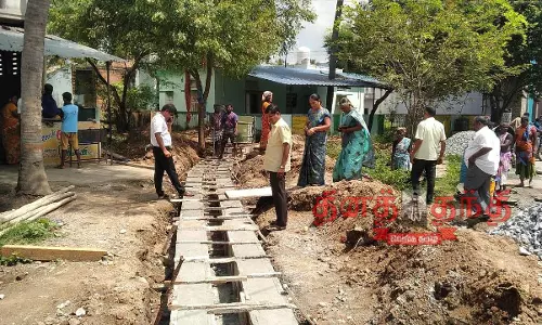 தனிநபர் ஆக்கிரமிப்பை அகற்றப்போவதாக கூறிய பொதுமக்கள் தனிநபர் ஆக்கிரமிப்பை அகற்றப்போவதாக கூறிய பொதுமக்கள்