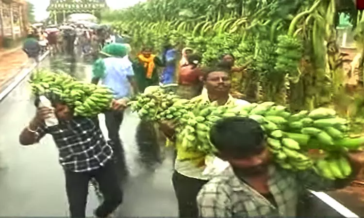 தூக்கு...தூக்கு விழாலாம் முடிஞ்சு போச்சு முதல்-அமைச்சர் விழாவில் நடந்த கூத்து...!