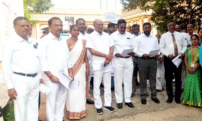 சட்டம் குறித்து கல்லூரி மாணவர்களுக்கான விழிப்புணர்வு ஊா்்வலம்