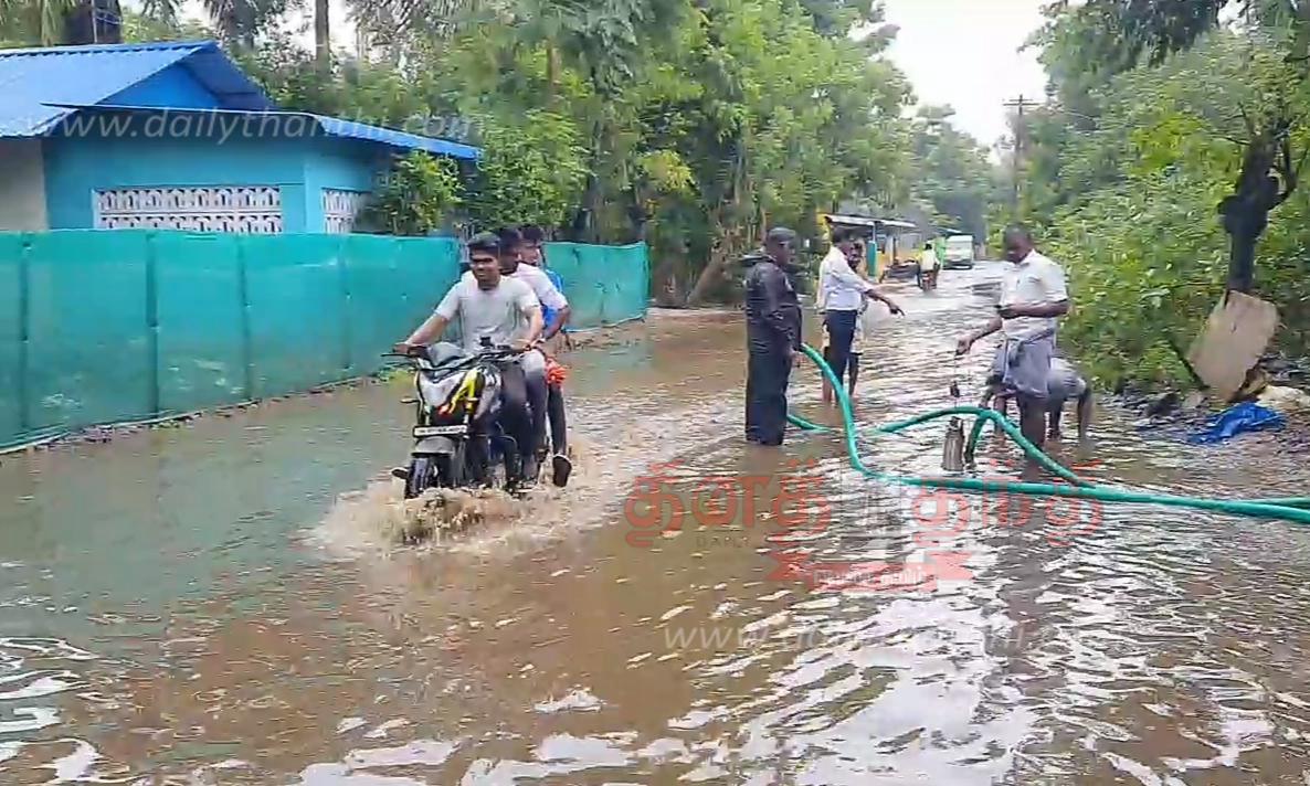 நாகை மாவட்டத்தில் பரவலாக மழை நாகை மாவட்டத்தில் பரவலாக மழை