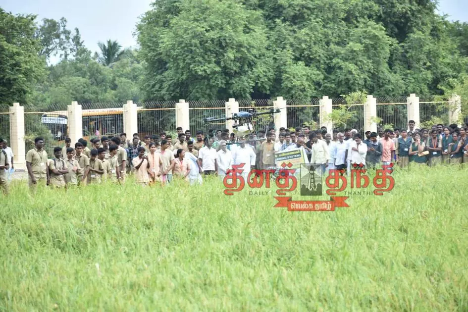 டிரோன் தெளிப்பான் மூலம் பூச்சி மருந்து தெளிக்கும் செயல் விளக்க முகாம்