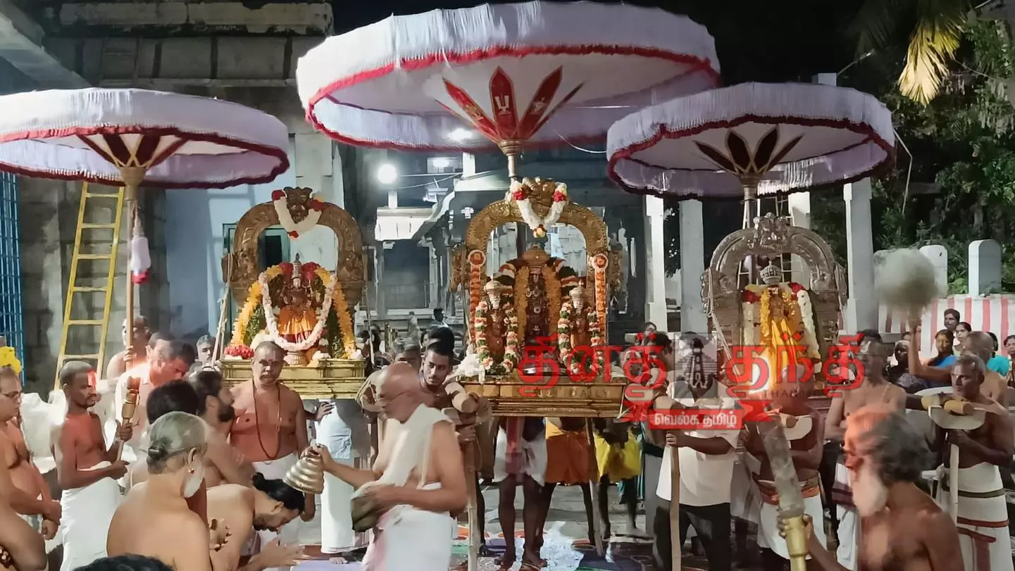 லட்சுமி நரசிம்மர் கோவிலில் தங்க கேடயத்தில் சாமி வீதி உலா லட்சுமி நரசிம்மர் கோவிலில் தங்க கேடயத்தில் சாமி வீதி உலா