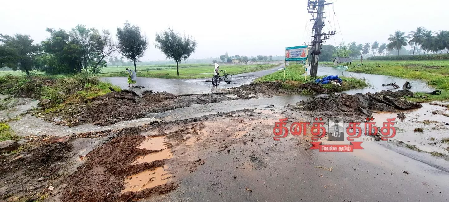 ஏரி நிரம்பி சாலை உடைந்து போக்குவரத்து பாதிப்பு: கல்யாணி பகுதியில் பாலம் அமைக்கப்படுமா? ஏரி நிரம்பி சாலை உடைந்து போக்குவரத்து பாதிப்பு: கல்யாணி பகுதியில் பாலம் அமைக்கப்படுமா?