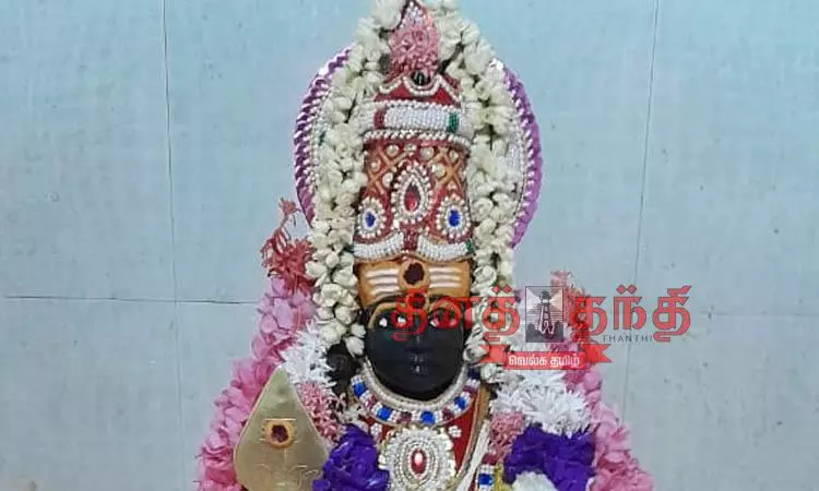 கடைசி வெள்ளிக்கிழமை முன்னிட்டு அம்மன் கோவிலில் சிறப்பு அபிஷேகம்