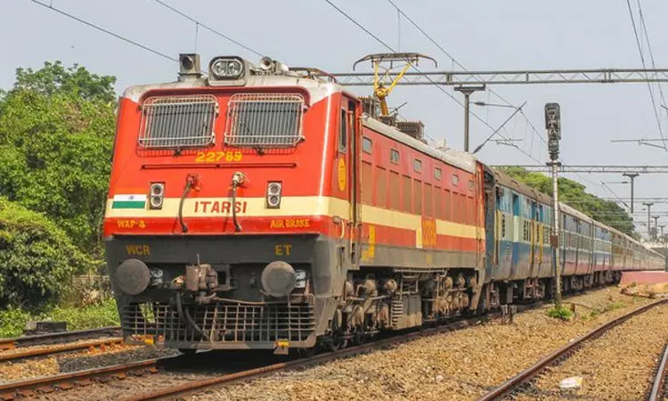 செல்போன் செயலி மூலம் ரெயில்வே டிக்கெட் பதிவு செய்ய கூடுதல் வசதி அதிக தூரத்தில் இருந்தும் எடுக்கலாம்