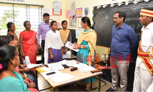 தர்மபுரி மாவட்டத்தில் 1,485 வாக்குச்சாவடிகளில்  வாக்காளர் பட்டியலில் சுருக்க திருத்த சிறப்பு முகாம்  கலெக்டர் சாந்தி நேரில் ஆய்வு