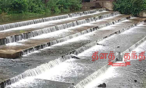 விடிய, விடிய வெளுத்து வாங்கிய மழை -வீடு இடிந்து கல்லூரி மாணவி படுகாயம்