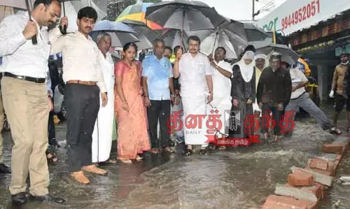 32 வாய்க்கால்கள் ரூ.2½ கோடியில் தூர்வாரப்பட்டன