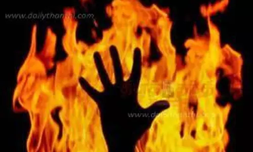 கூலித்தொழிலாளி தீக்குளித்து தற்கொலைக்கு முயற்சி