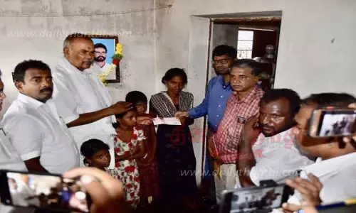 மீனவர் குடும்பத்துக்கு நிவாரண உதவி