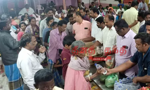 கொட்டக்குடி ஆற்றில் வெள்ளப்பெருக்கு: நிவாரண முகாமில் தங்க வைக்கப்பட்ட மக்கள் கொட்டக்குடி ஆற்றில் வெள்ளப்பெருக்கு: நிவாரண முகாமில் தங்க வைக்கப்பட்ட மக்கள்