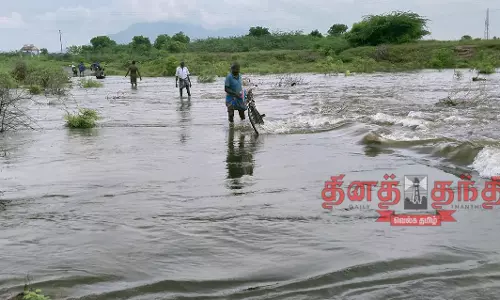 கரைபோட்டான் ஆற்றில் வெள்ளப்பெருக்கு