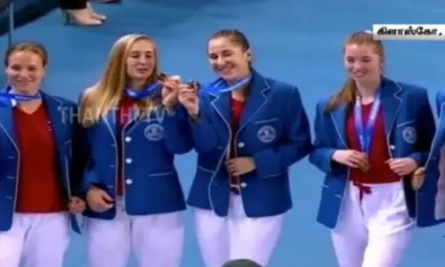 பில்லி ஜீன் கோப்பை டென்னிஸ் தொடர்- சாம்பியன் பட்டம் வென்ற சுவிஸ். மகளிர் அணி பில்லி ஜீன் கோப்பை டென்னிஸ் தொடர்- சாம்பியன் பட்டம் வென்ற சுவிஸ். மகளிர் அணி