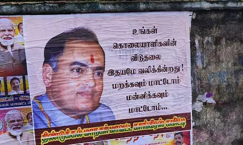 திண்டுக்கல்லில் காங்கிரசார் ஒட்டிய சுவரொட்டியால் பரபரப்பு