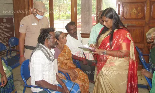 நாமக்கல்லில்  பொதுமக்கள் குறைதீர்க்கும் கூட்டம்  304 மனுக்கள் பெறப்பட்டன