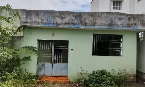 11 ஆண்டுகளாக பூட்டி கிடக்கும் சமுதாய கூடம் 11 ஆண்டுகளாக பூட்டி கிடக்கும் சமுதாய கூடம்