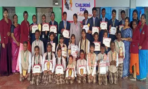 விளையாட்டு போட்டிகளில் வெற்றி பெற்ற மாணவர்களுக்கு பாராட்டு