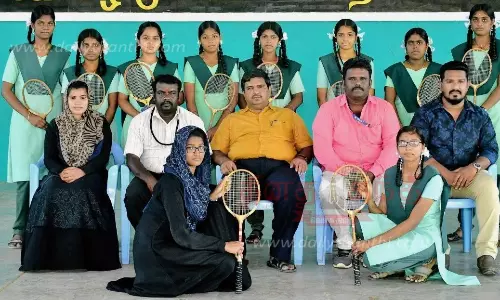 மாநில அளவிலான பூப்பந்து போட்டிக்கு பள்ளி மாணவிகள் தேர்வு