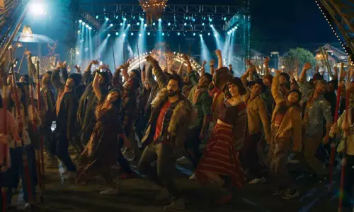 வைரலாகும் காடுன்னா திரில்லு தானடா பாடல் வைரலாகும் காடுன்னா திரில்லு தானடா பாடல்