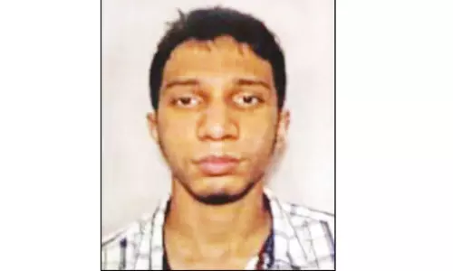 நீட் தேர்வு மையத்தில் படித்த மாணவர் தற்கொலை