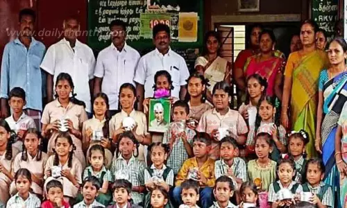பள்ளிக்கூடங்களில் குழந்தைகள் தின விழா