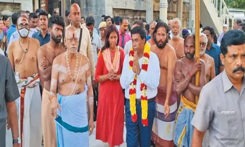 மொரிஷியஸ் அதிபர் காஞ்சீபுரம் கோவில்களில் சாமி தரிசனம்