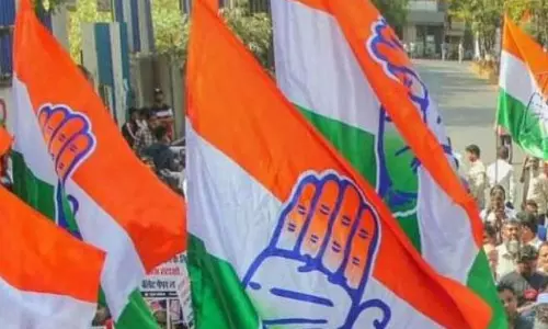 பாஜக தலைவர்கள் தங்களின் கார்களுக்கு காவி நிறத்தை பூசாதது ஏன்? காங்கிரஸ் கேள்வி