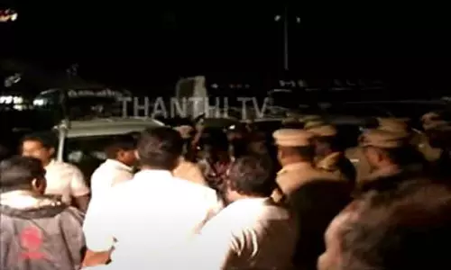 சென்னை காங்கிரஸ் கட்சி அலுவலகத்தில் மோதல் - நிர்வாகிகள் கட்டையால் தாக்கிக் கொண்டதால் பரபரப்பு