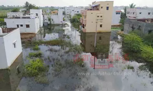 வீடுகளுக்குள் புகுந்த மழைநீர்