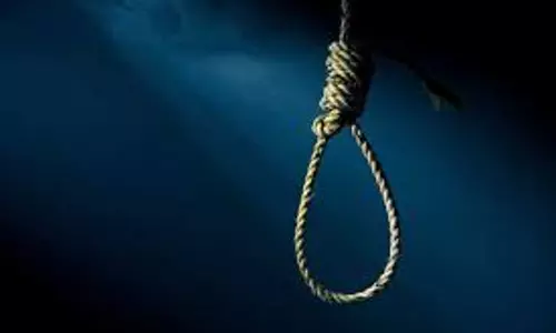 கோபி அருகே கல்லூரி விடுதியில் தூக்குப்போட்டு மாணவர் தற்கொலை கோபி அருகே கல்லூரி விடுதியில் தூக்குப்போட்டு மாணவர் தற்கொலை