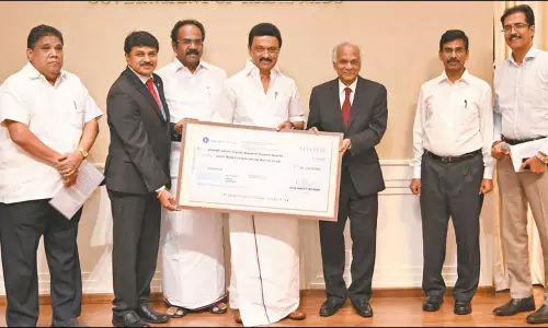 அமெரிக்க பல்கலைக்கழகத்தில் தமிழ் இருக்கை அமைக்க ரூ.2½ கோடி: முதல்-அமைச்சர் வழங்கினார்