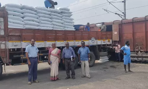 அரசு நிர்ணயித்த விலையில் உரங்களை விற்பனை செய்ய வேண்டும்