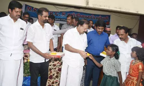 அடிப்படை கல்வி அறிவே மேற்படிப்பு கல்விக்கு ஏணிப்படியாக அமைந்திடும்    பள்ளி விழாவில் அமைச்சர் பொன்முடி பேச்சு